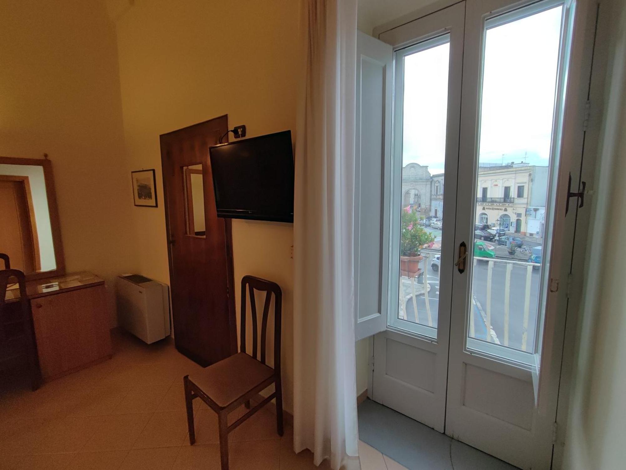 Hotel Castello Mesagne Bagian luar foto