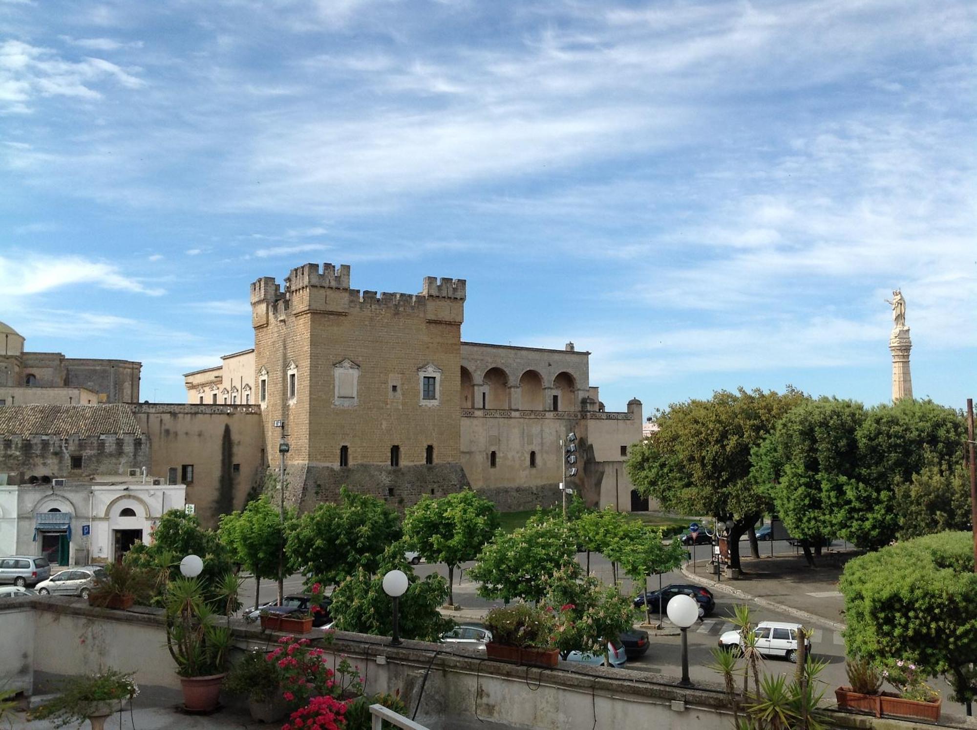 Hotel Castello Mesagne Bagian luar foto