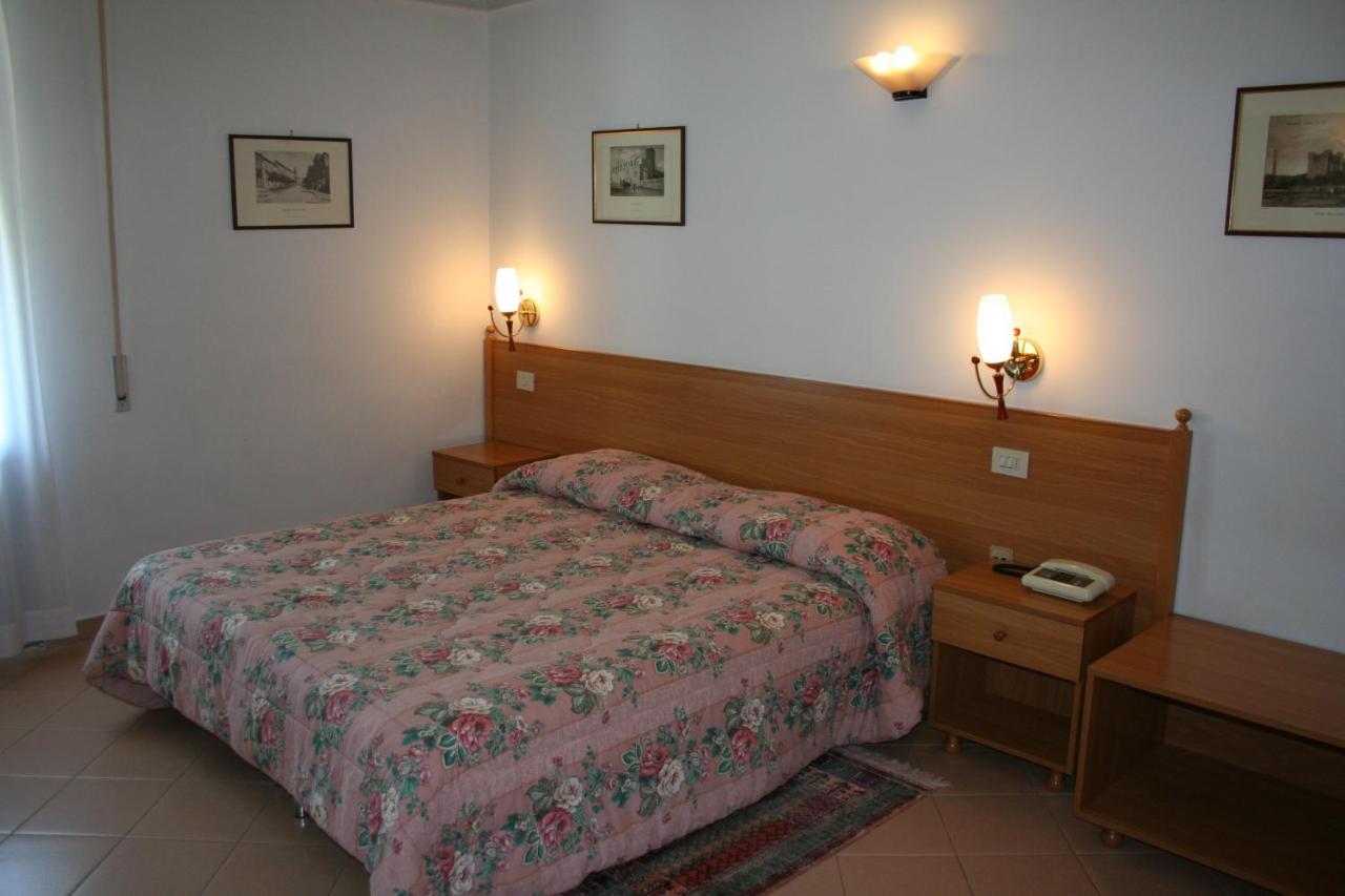 Hotel Castello Mesagne Ruang foto