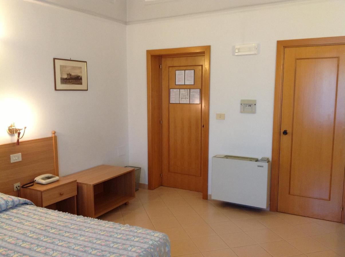 Hotel Castello Mesagne Ruang foto