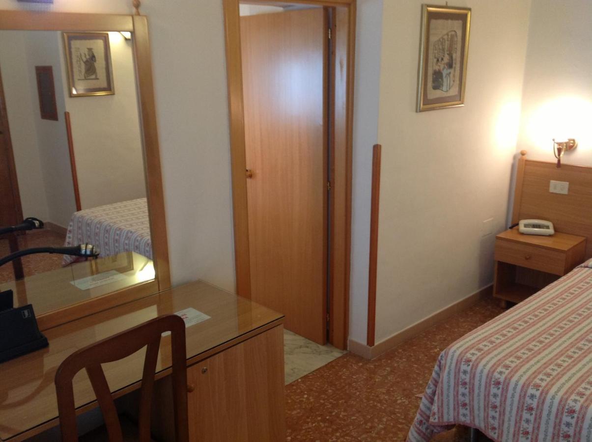 Hotel Castello Mesagne Ruang foto