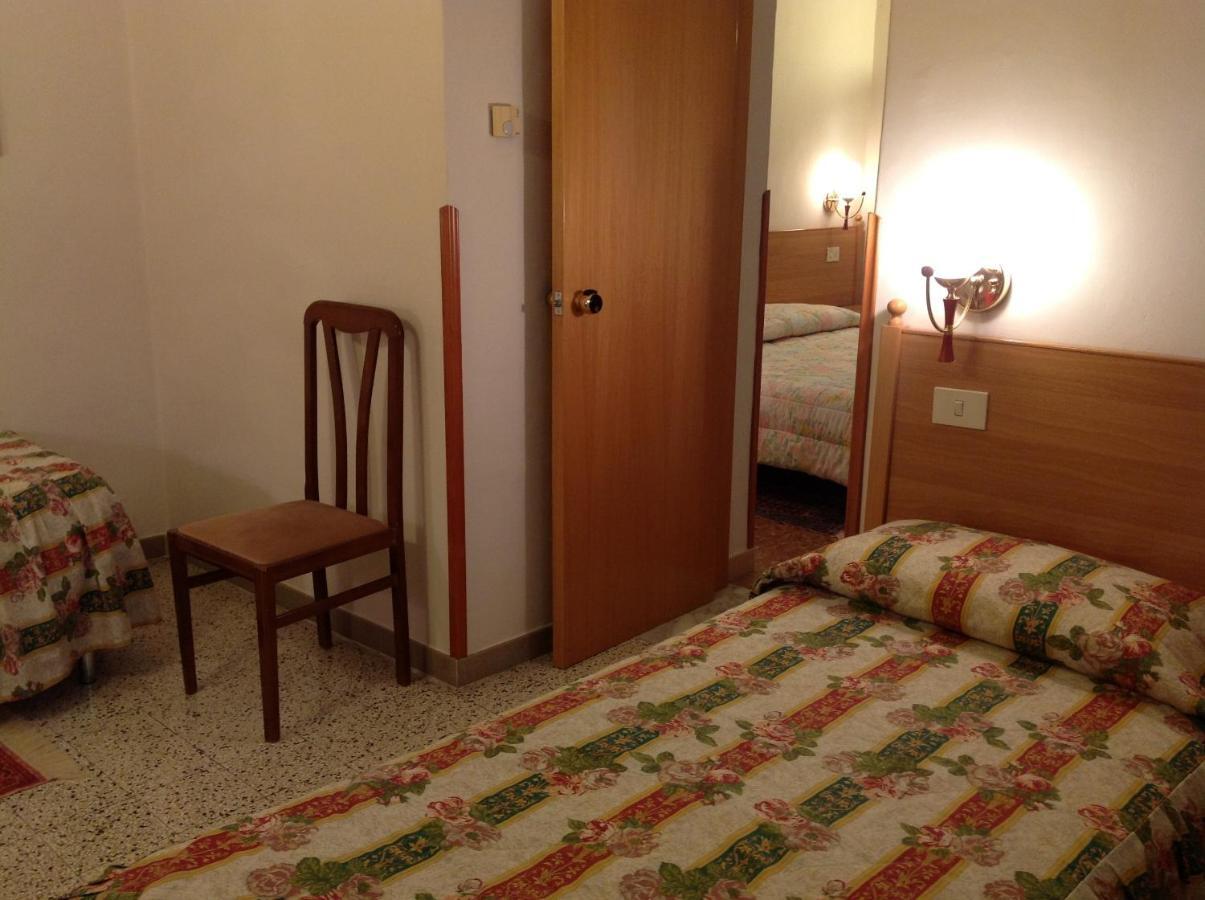 Hotel Castello Mesagne Ruang foto