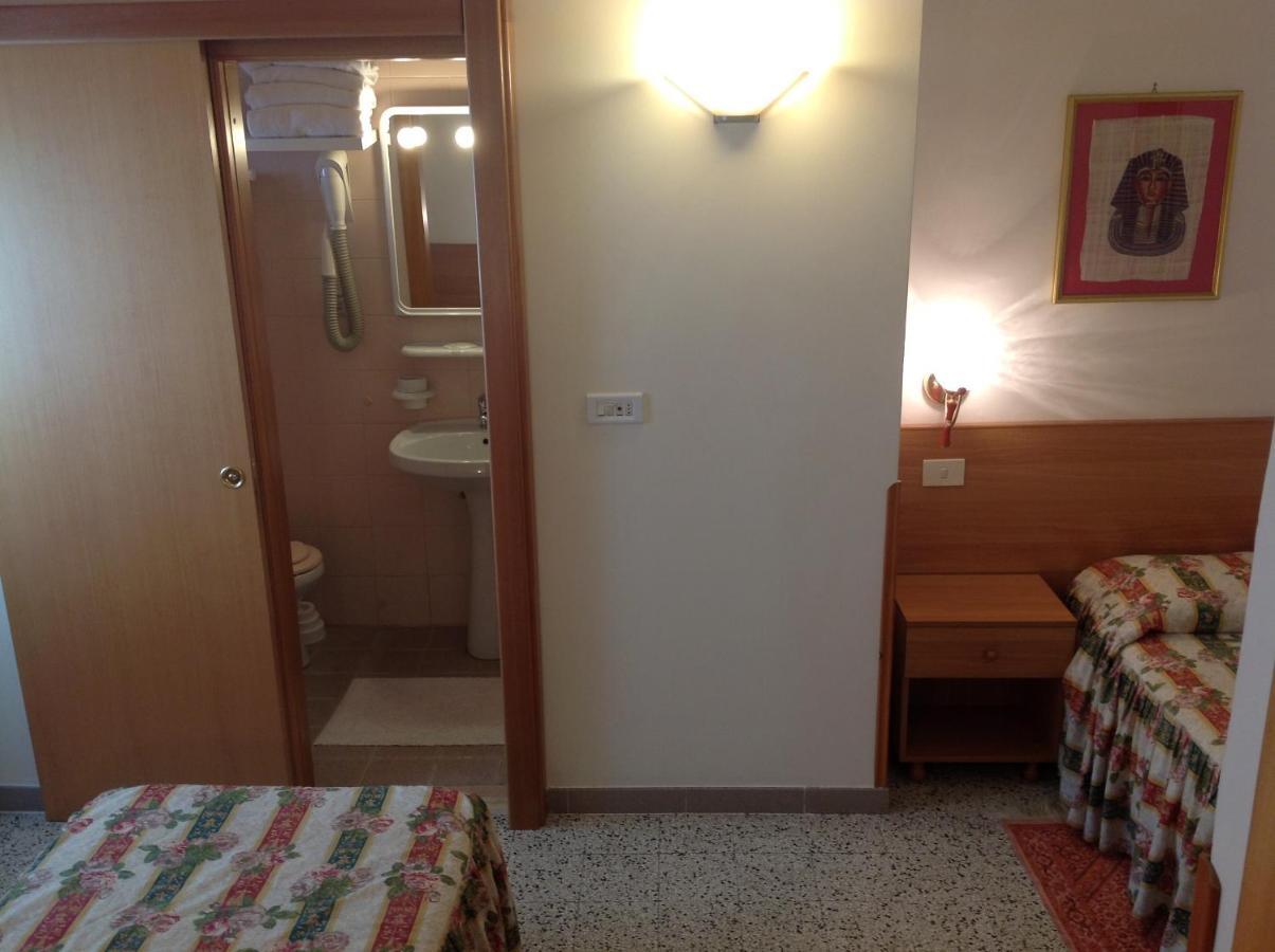 Hotel Castello Mesagne Ruang foto