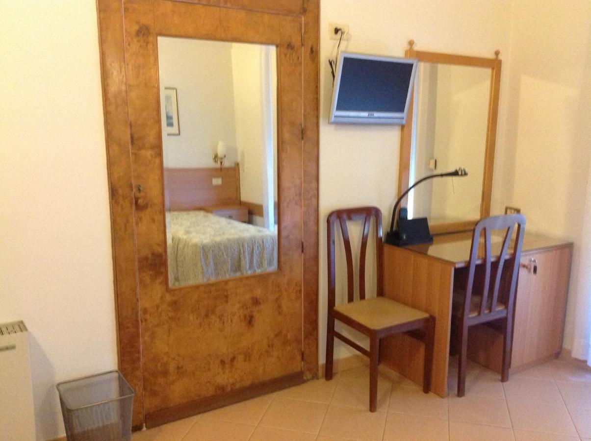 Hotel Castello Mesagne Ruang foto
