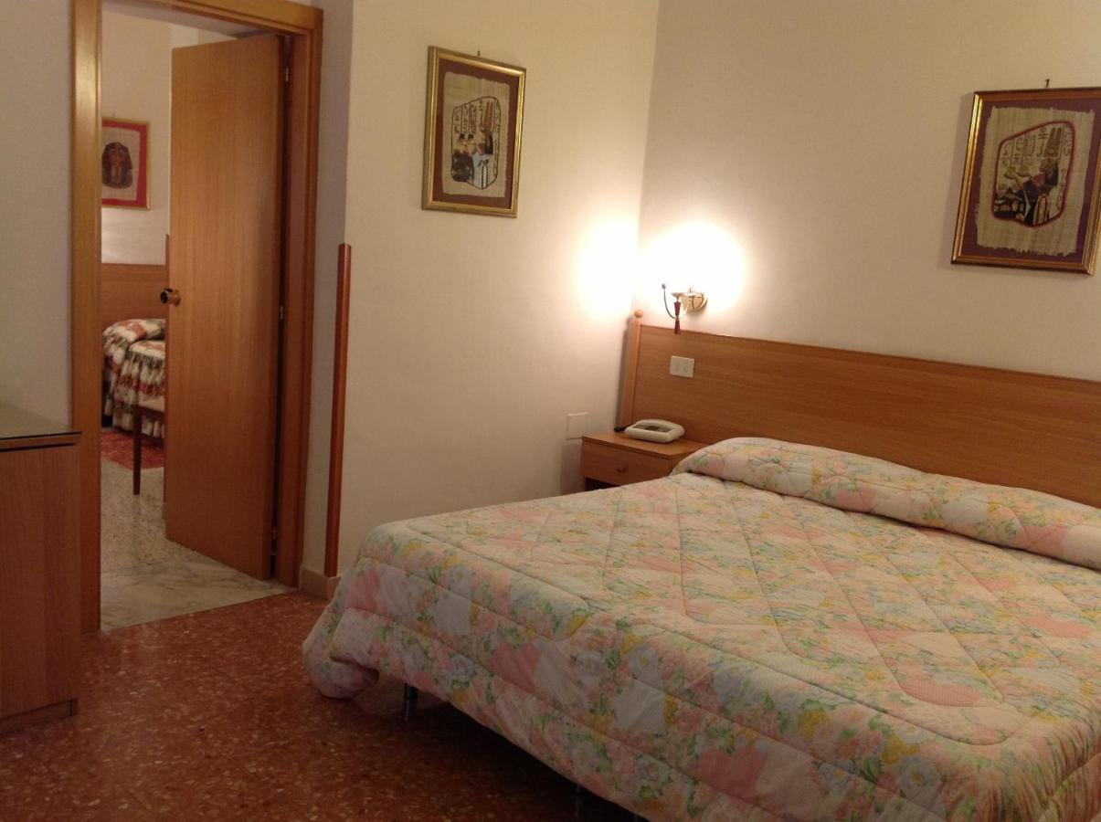 Hotel Castello Mesagne Ruang foto