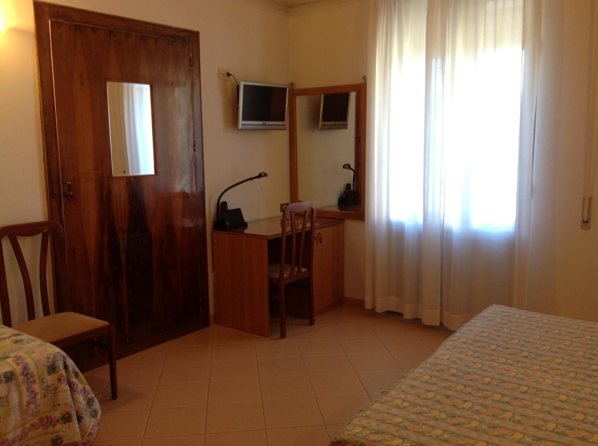 Hotel Castello Mesagne Bagian luar foto